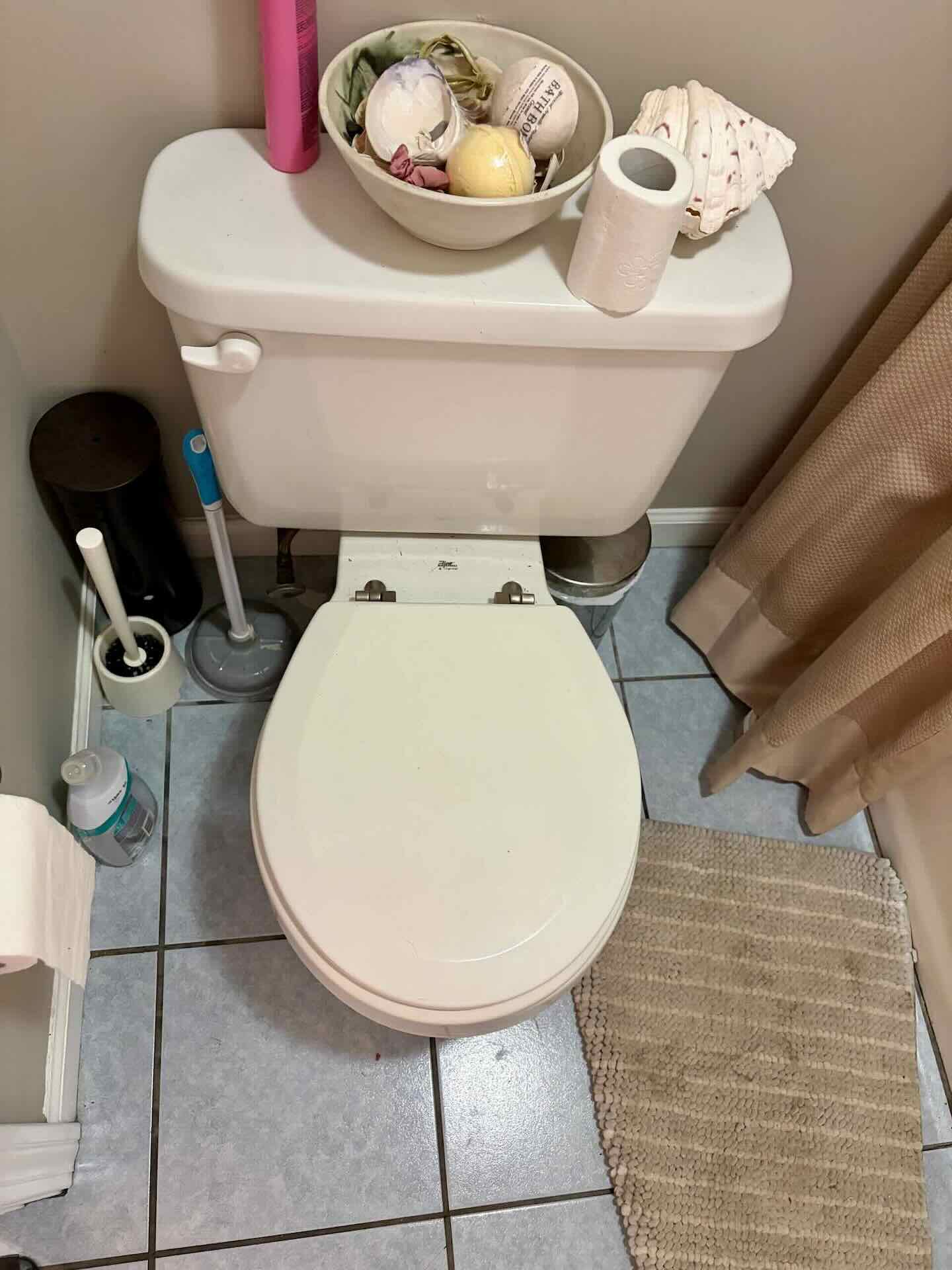 Bathroom before cleaning